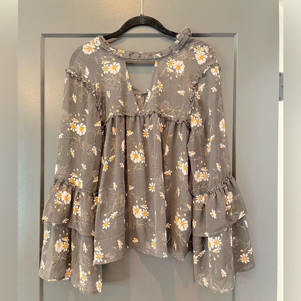 America Eagle flowy top. Size medium.